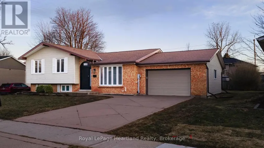 17 SUNCOAST DRIVE W, Goderich (Goderich (Town)), Ontario N7A4H1