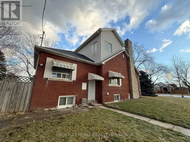44 ASH CRESCENT, Toronto (Long Branch), Ontario M8W1E3