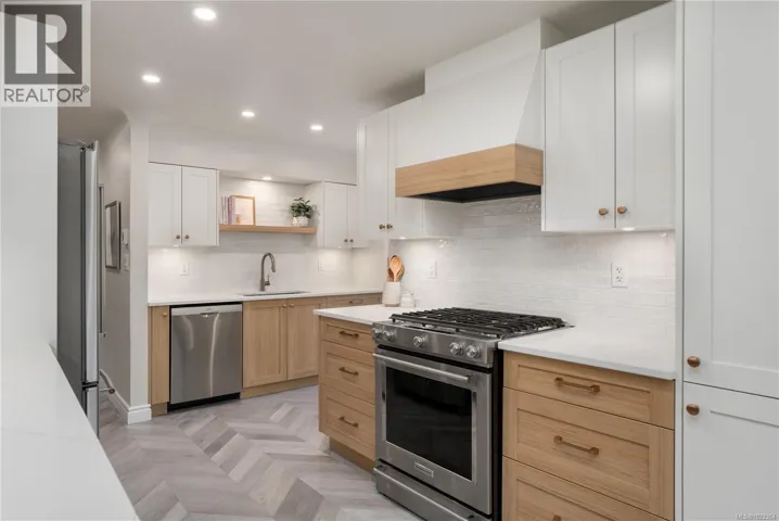 610 Baker St, Saanich, British Columbia V8Z2H7