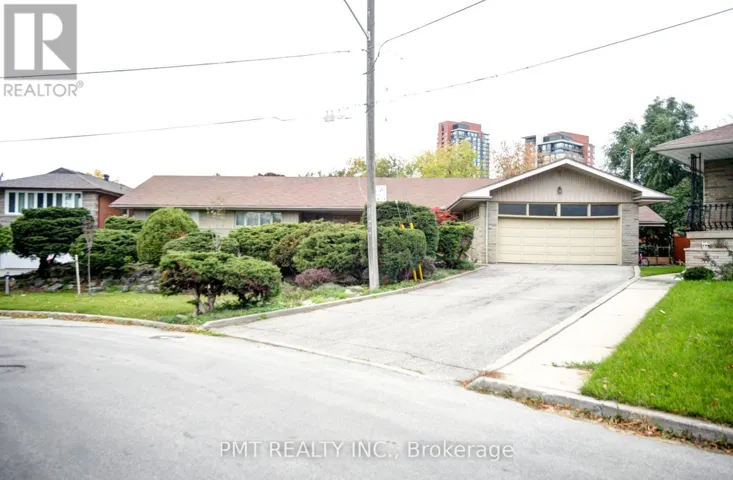 16 CAROUSEL COURT, Toronto (Yorkdale-Glen Park), Ontario M6B3M1
