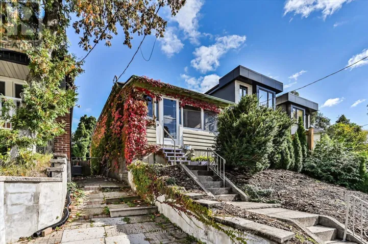 9 EVERETT CRESCENT, Toronto (Woodbine-Lumsden), Ontario M4C4P3