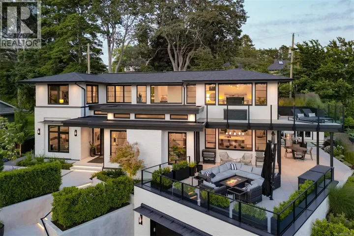 717 Robleda Cres, Victoria, British Columbia V8S3K6