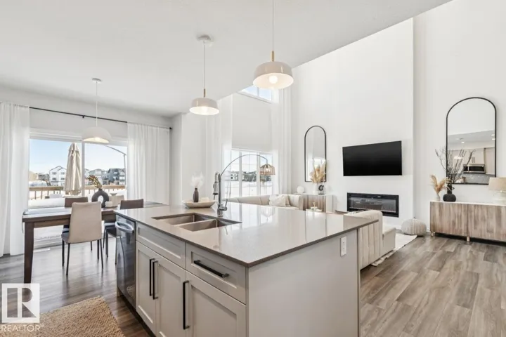 2543 208 ST NW, Edmonton, Alberta T6M0N9