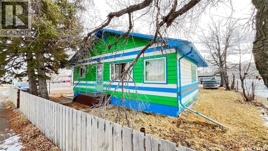 46 Pacific AVENUE, Maple Creek, Saskatchewan S0N1N0