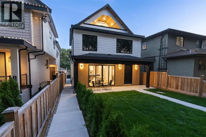 2 3576 E PENDER STREET, Vancouver, British Columbia V5K2E3