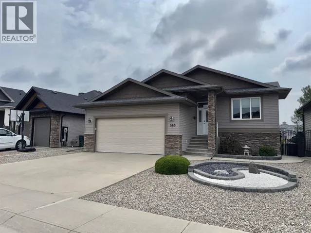 565 Edinburgh Road W, Lethbridge, Alberta T1J4E2