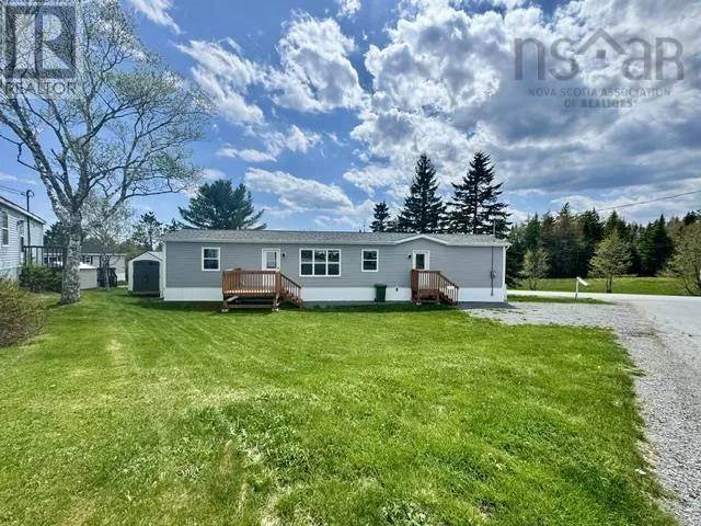 4 Davis Drive, South Uniacke, Nova Scotia B0N1Z0