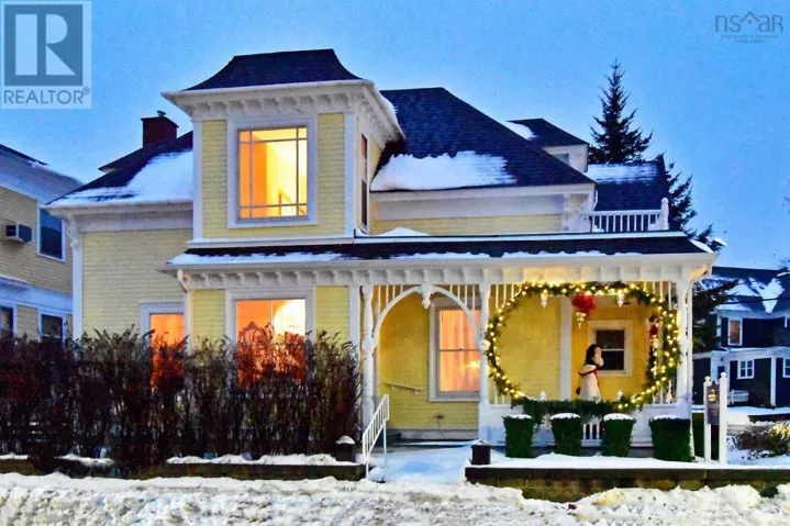 558 Main Street, Mahone Bay, Nova Scotia B0J2E0