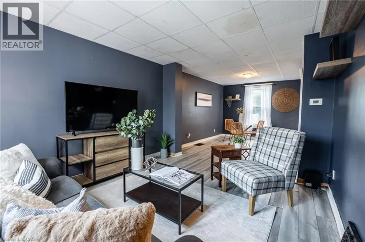 52 CONNAUGHT Avenue N, Hamilton, Ontario L8L6Y8