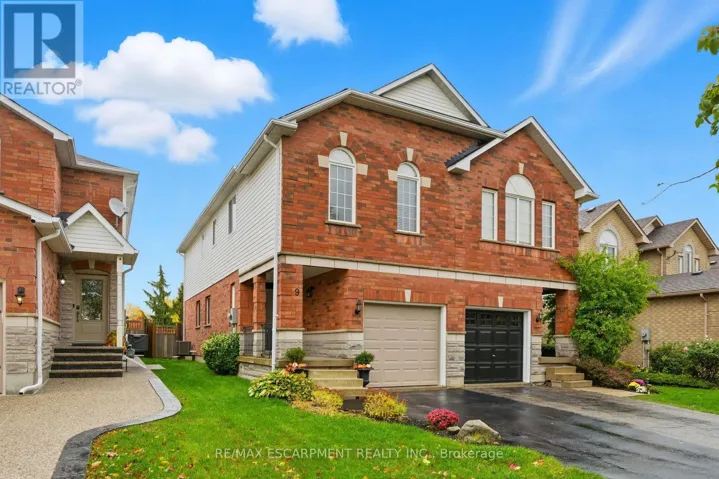 9 SLATER COURT, Hamilton (Waterdown), Ontario L8B0K8