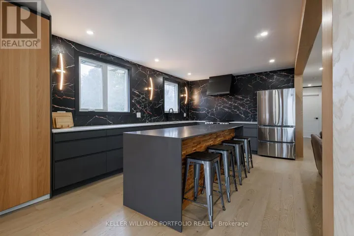 33 COG HILL DRIVE, Vaughan (Glen Shields), Ontario L4K1M6