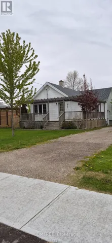 4360 PETROLIA LINE, Petrolia, Ontario N0N1R0