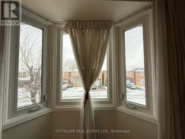 69 WOOLENSCOTE CIRCLE, Toronto (West Humber-Clairville), Ontario M9V4R6