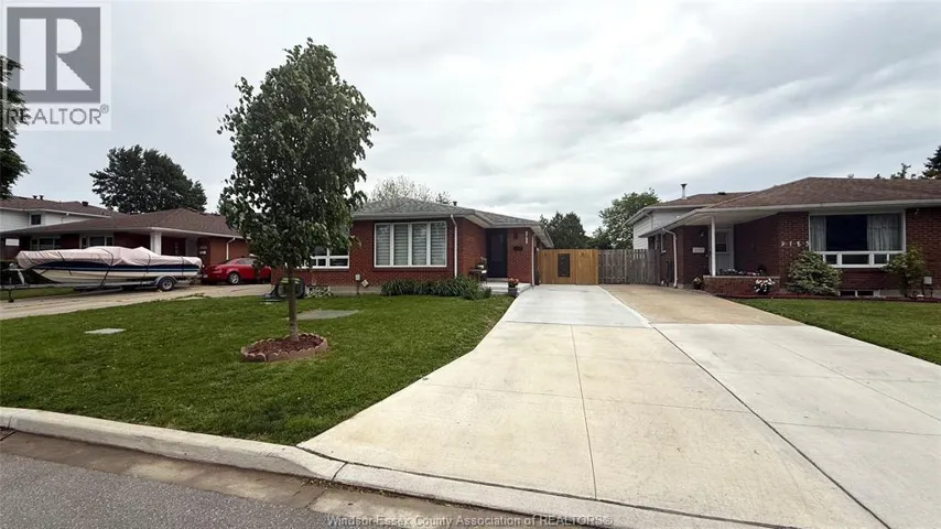 9793 LYNNGROVE CRESCENT, Windsor, Ontario N8R1B8