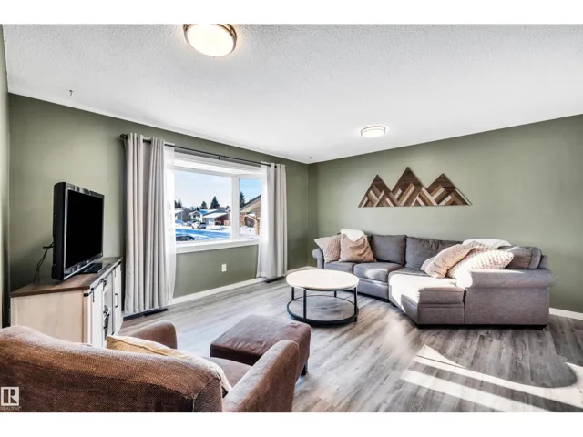 8612 33 AV NW NW, Edmonton, Alberta T6K2Y1