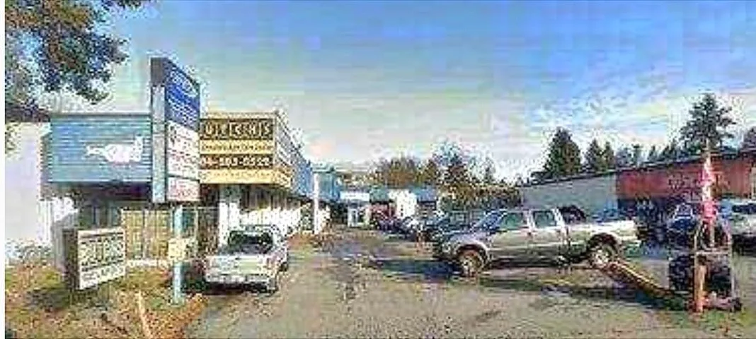 13437 KING GEORGE BOULEVARD, Surrey, British Columbia V3T2T8