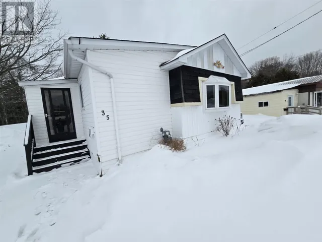 35 Chalmers CRES, Elliot Lake, Ontario P5A1A1