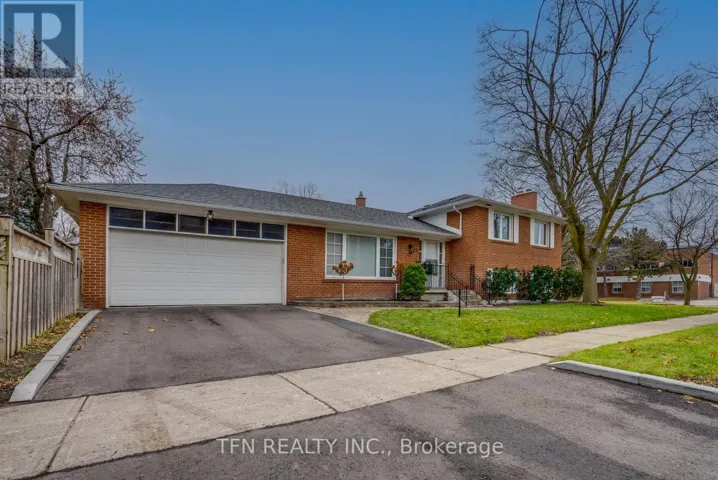 UPPER - 25 KAREN ROAD, Toronto (Parkwoods-Donalda), Ontario M3A3L5