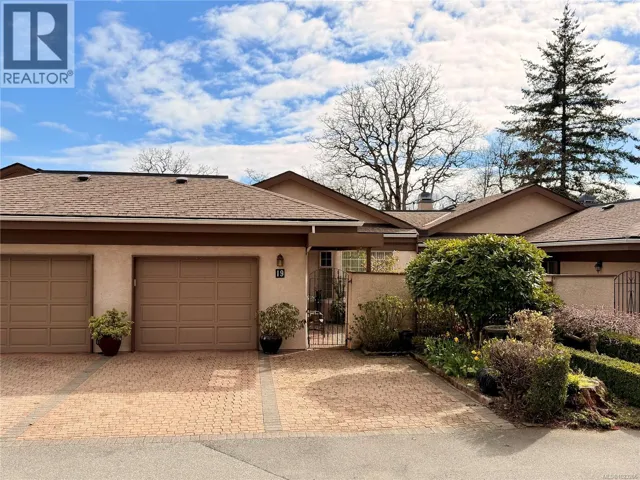 19 901 Kentwood Lane, Saanich, British Columbia V8Y2Y6