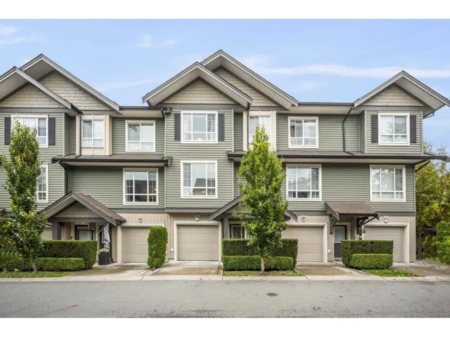 52 4967 220 STREET, Langley, British Columbia V3A0G3