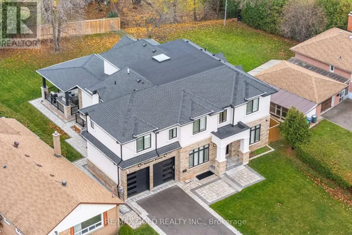 19 MALDAVER AVENUE, Mississauga (Streetsville), Ontario L5M1W4