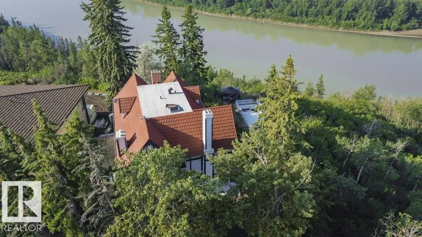 8638 SASKATCHEWAN DR NW, Edmonton, Alberta T6G2A8