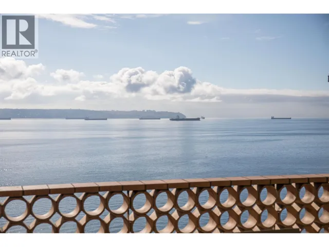 902 2135 ARGYLE AVENUE, West Vancouver, British Columbia V7V1A5
