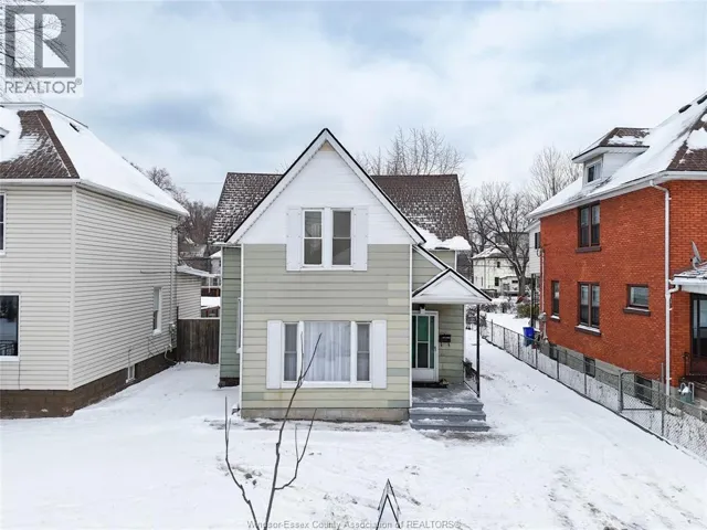 538 Oak, Windsor, Ontario N9A5E6