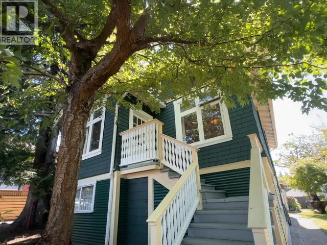 3336 E GEORGIA STREET, Vancouver, British Columbia V5K2L4