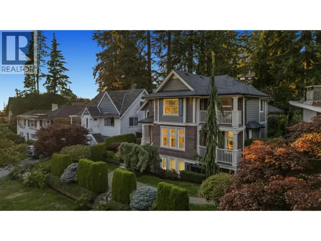 452 TEMPE CRESCENT, North Vancouver, British Columbia V7N1E8