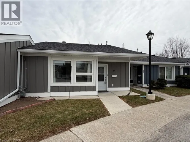 21 GATES Lane, Hamilton, Ontario L9B1T8