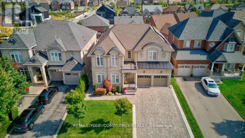 9 HEANEY COURT, Aurora, Ontario L4G0J7