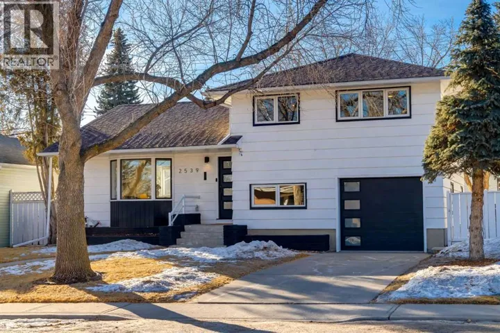 2539 Chicoutimi Drive NW, Calgary, Alberta T2L0W4
