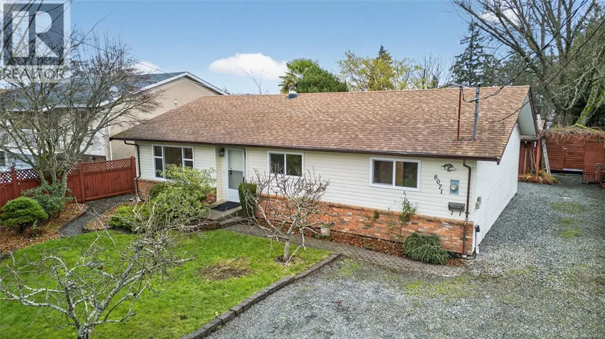 8071 Queen St, Crofton, British Columbia V0R1R0
