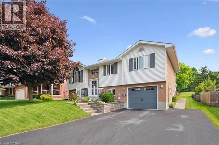 17 KEATING DR, Elora, Ontario N0B1S0
