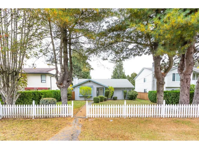 9820 156 STREET, Surrey, British Columbia V3R4L3