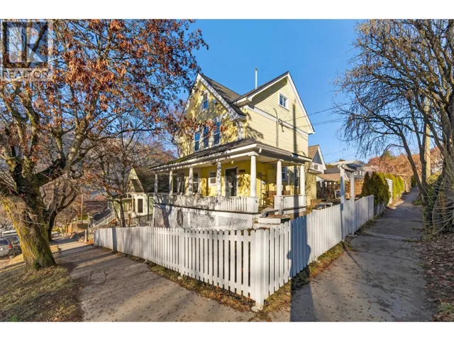 723 HENDRYX Street, Nelson, British Columbia V1L2B1