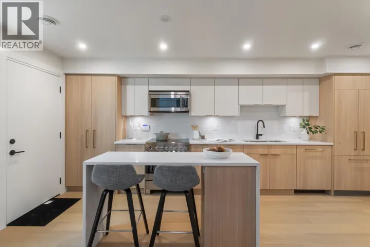 1 1937 TEMPLETON DRIVE, Vancouver, British Columbia V5N4V9