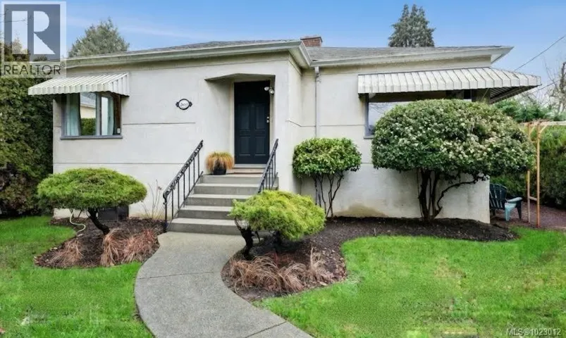 2659 Cadboro Bay Rd, Oak Bay, British Columbia V8R5J6