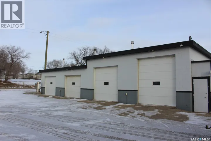 1105 Athabasca STREET E, Moose Jaw, Saskatchewan S6H0N4