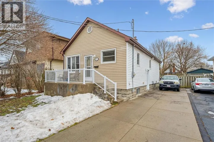 7 ELMWOOD Avenue, Cambridge, Ontario N1R4X7