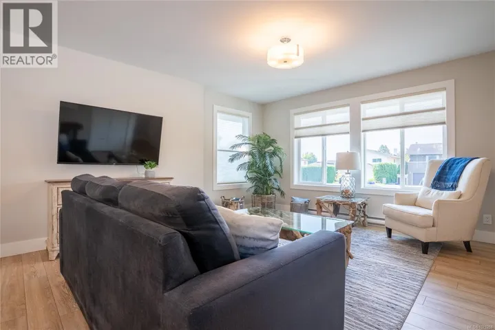 812 Mann Ave, Saanich, British Columbia V8Z3C4