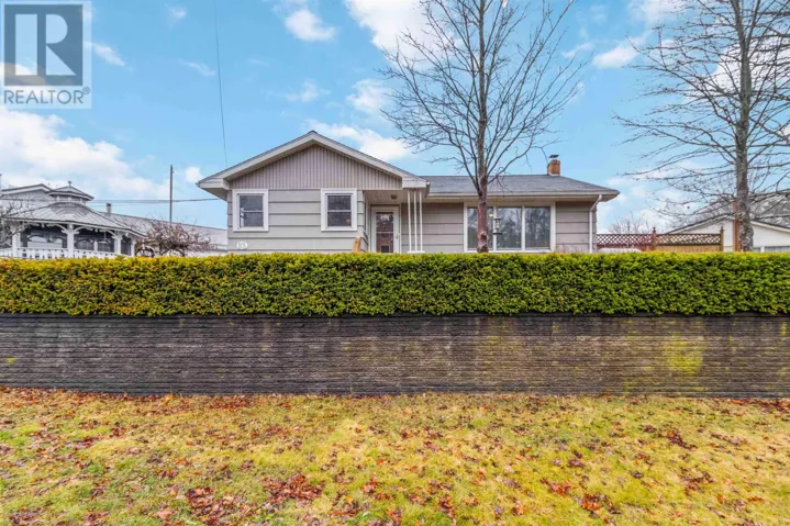 83 Victoria Road, Bridgewater, Nova Scotia B4V2N4