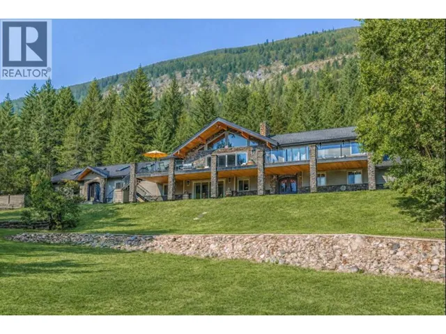 6171 50 Street NW, Salmon Arm, British Columbia V1E3A6