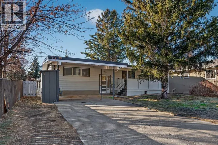 22 Acadia Road W, Lethbridge, Alberta T1K3X8