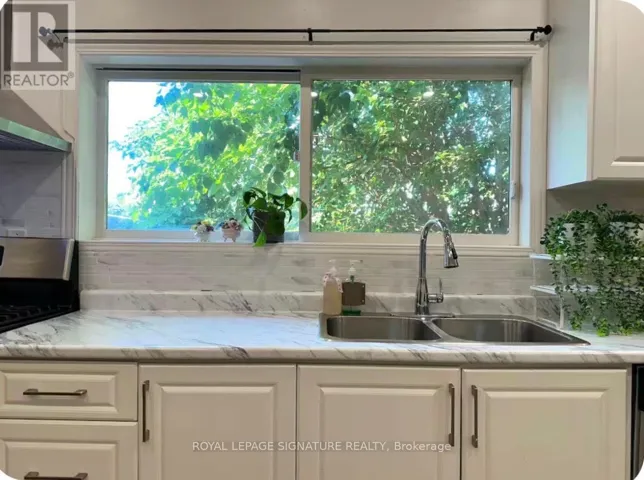 1119 REBECCA STREET, Oakville (WO West), Ontario L6L1Y6