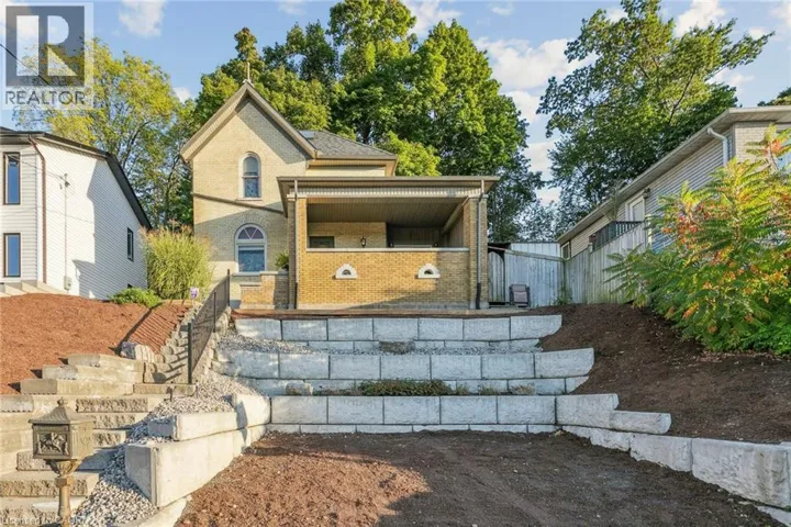 132 QUEEN Street W, Cambridge, Ontario N3C1G3