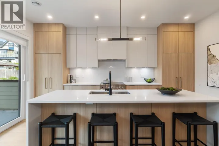 2 1937 TEMPLETON DRIVE, Vancouver, British Columbia V5N4V9