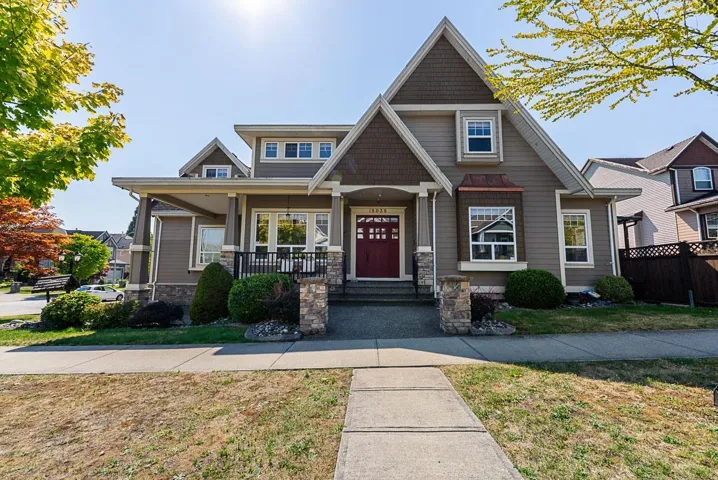 18938 54A AVENUE, Surrey, British Columbia V3S6R4