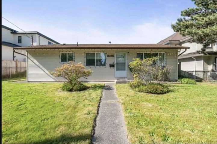 13077 72 AVENUE, Surrey, British Columbia V3W2N3